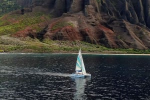 Kauai : Excursion en voilier au coucher du soleil sur la côte de Napali avec dîner