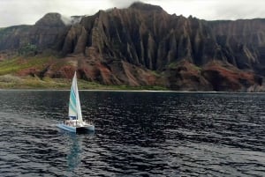 Kauai : Excursion en voilier au coucher du soleil sur la côte de Napali avec dîner