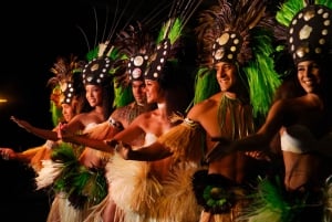 Kauai: Cena VIP de 4 platos y espectáculo Luau Kalamaku