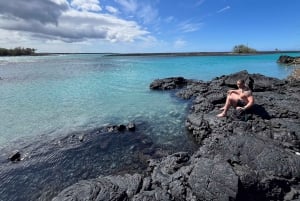 Randonnée sur la côte de Kīholo et baignade dans l'eau bleue avec des autochtones hawaïens