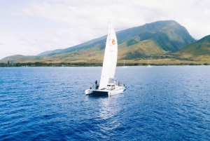 Lahaina: Sailboat Cruise with Snacks and Drinks
