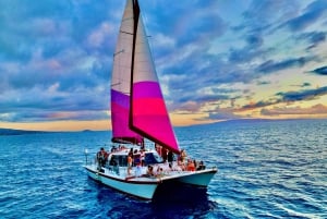 Festa de barco em Maui + DJ AO VIVO + mergulho com snorkel ao pôr do sol