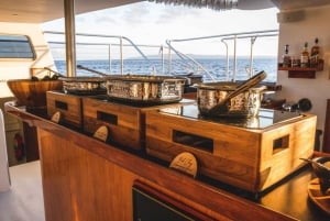 Maui: Luxury Catamaran Alii Kai Royal Sunset Dinner Cruise