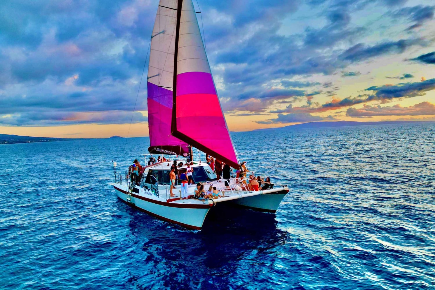 Maalaea havn: Sejl ved solnedgang på en charmerende hawaiiansk katamaran