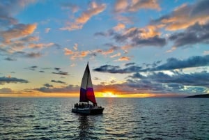 Maalaea havn: Sejl ved solnedgang på en charmerende hawaiiansk katamaran