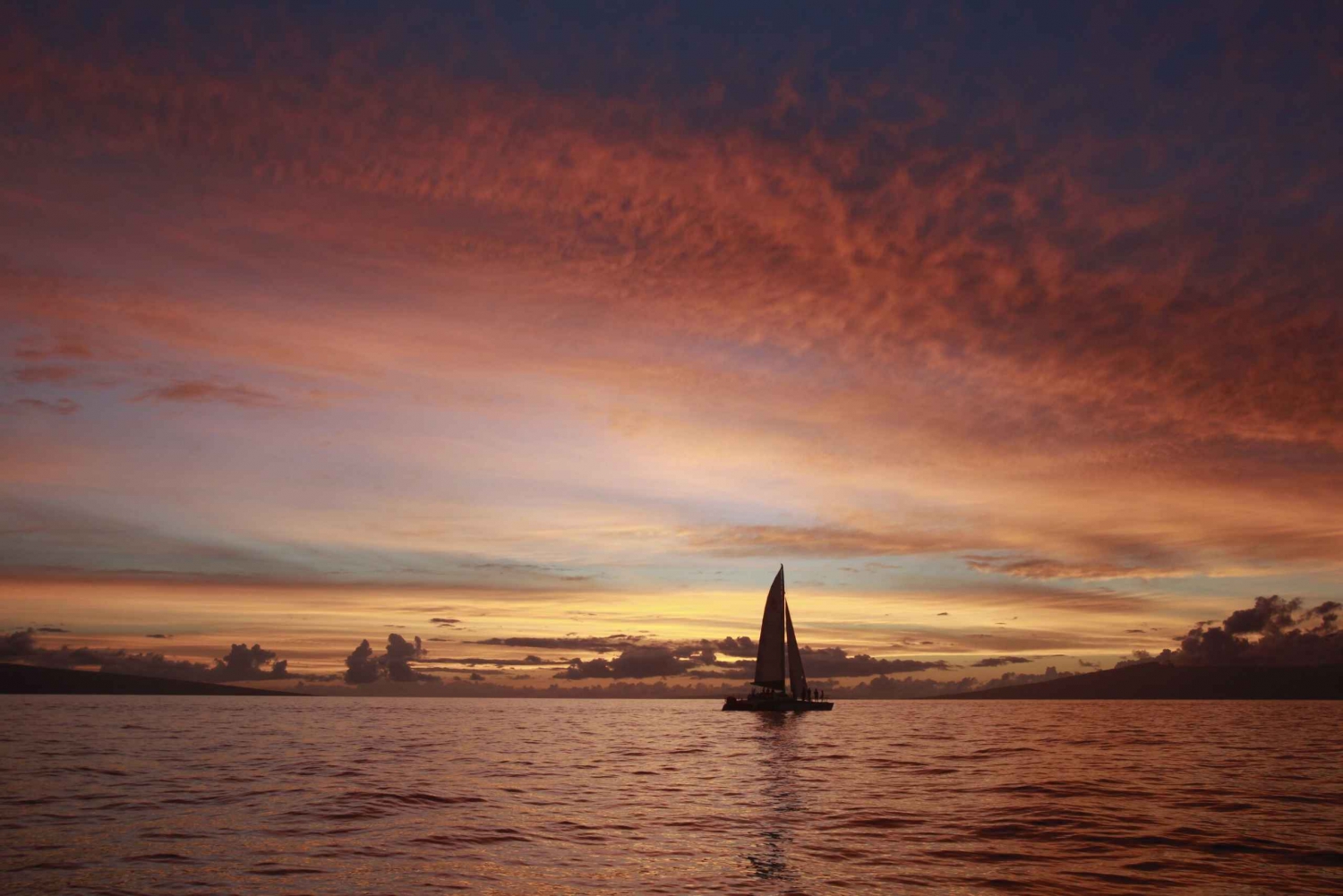 Maui: Deluxe Sunset Sail from Lahaina