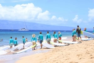 Maui: lekcja surfowania w grupie