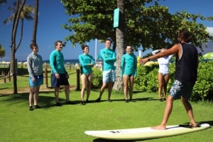 Мауи: групповой урок серфинга