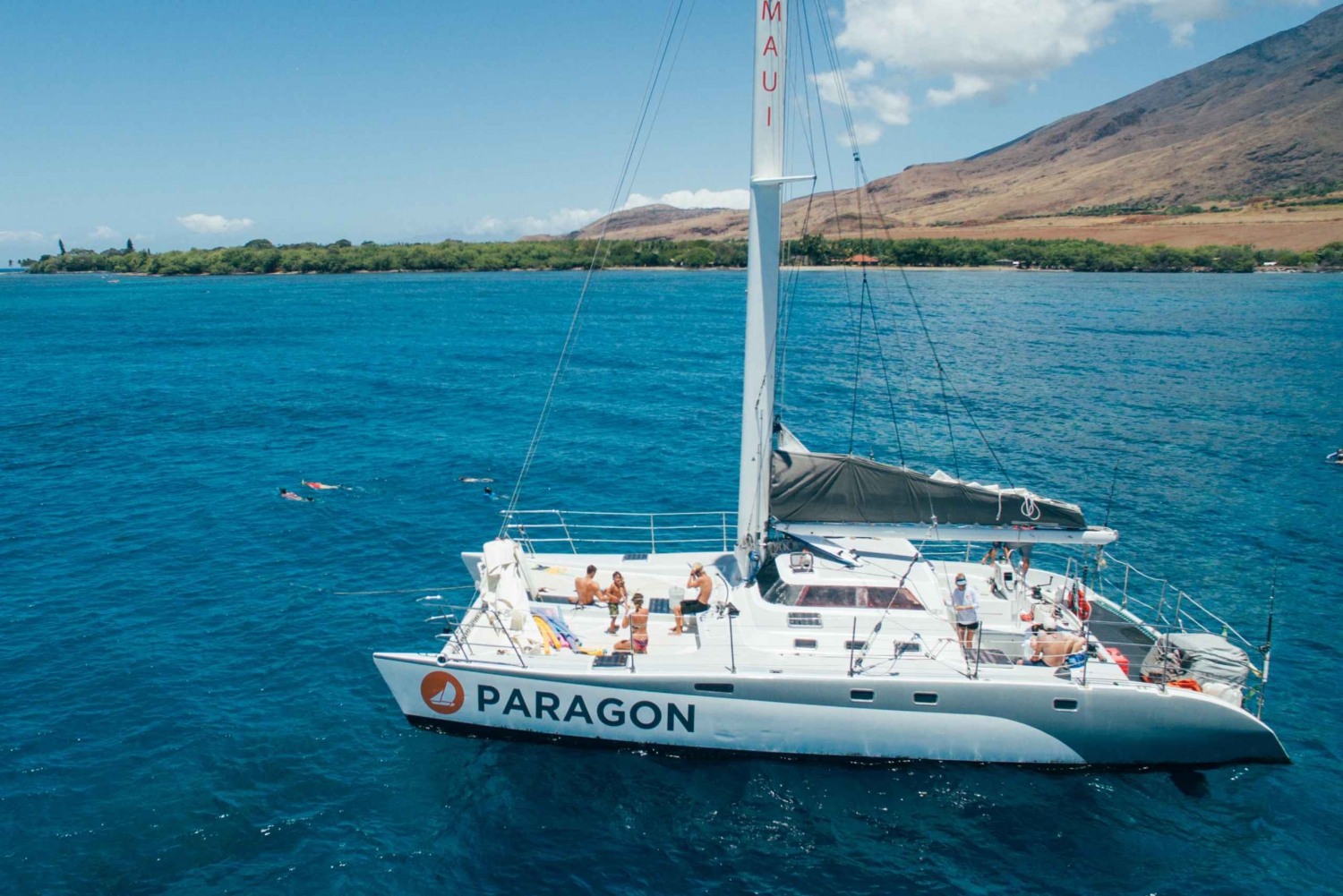 Maui: Lahaina Sailboat Cruise with Drinks and Snacks