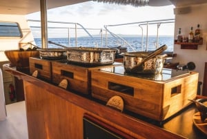 Maui: Luksuriøs katamaran med 5-retters middag og solnedgang