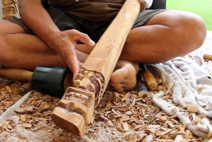 Мауи: Демонстрация полинезийской резьбы по дереву