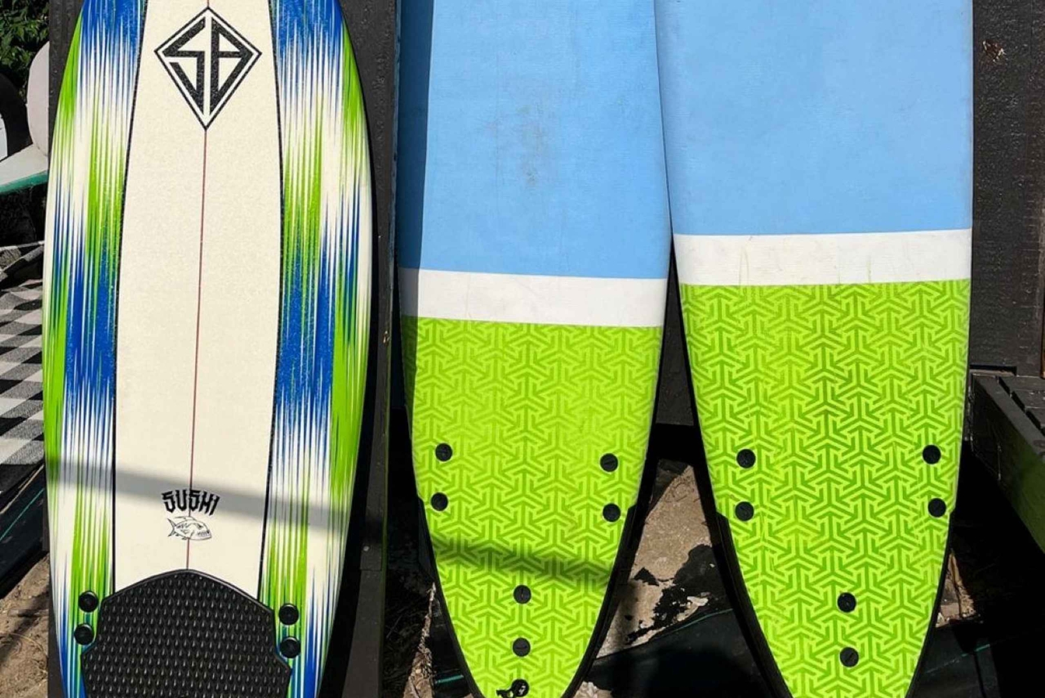 Maui: Lej et surfbræt med blød overdel, levering inkluderet