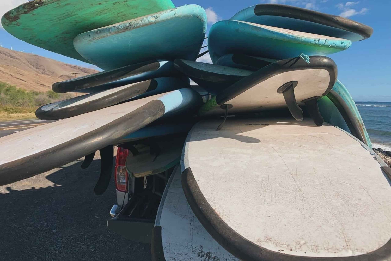 Maui: Lej et surfbræt med blød overdel, levering inkluderet