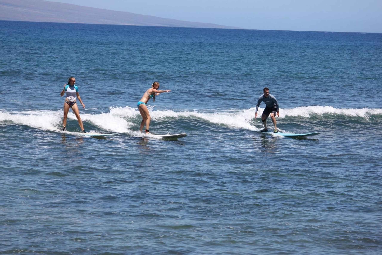 Maui: Lej et surfbræt med blød overdel, levering inkluderet