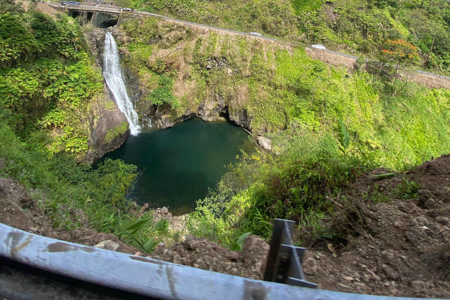 Maui: Van Tagestour nach Hana mit ortskundigem Guide und Mittagessen