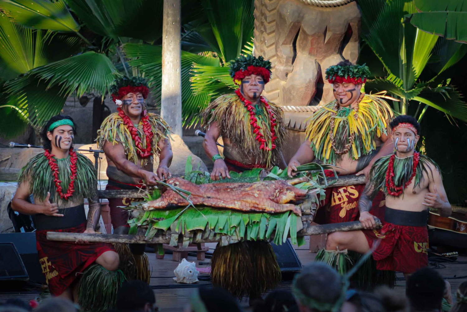 Oahu: Chief's Luau Dinner Show