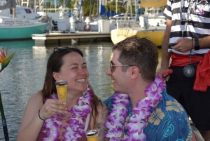 Oahu: Feuerwerkskreuzfahrt - Ultimative Luxusgondel mit Getränken