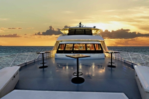 Oahu: Rejs koktajlowy z fajerwerkami w piątkową noc