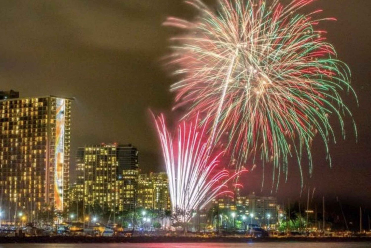 Oahu: Friday Night Fireworks sailing in small groups