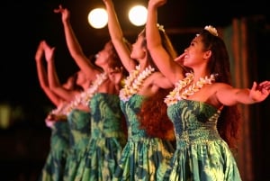Oahu: tradicional luau show e buffet de jantar de Germaine