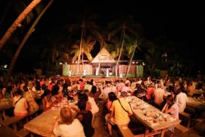 Оаху: традиционное шоу Жермен Луау и ужин 'шведский стол'