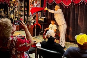 Oahu: Hilton Waikiki Beach Hotel Magical Mystery Show