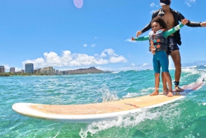 オアフ島：ワイキキビーチでのキッズサーフィンレッスン（12歳まで）