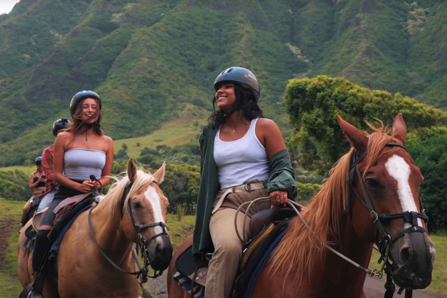 Oahu: Kualoa Hills and Valleys Horseback Riding Tour: Kualoa Hills and Valleys Horseback Riding Tour