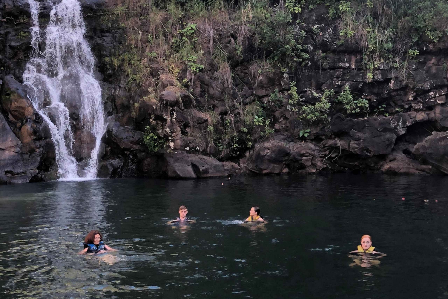 Oahu: Schwimmen im Wasserfall an der Nordküste