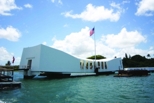 Oahu: Pearl Harbor, USS Arizona, and City Highlights Tour