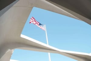 Oahu: Pearl Harbor, USS Arizona og bytur