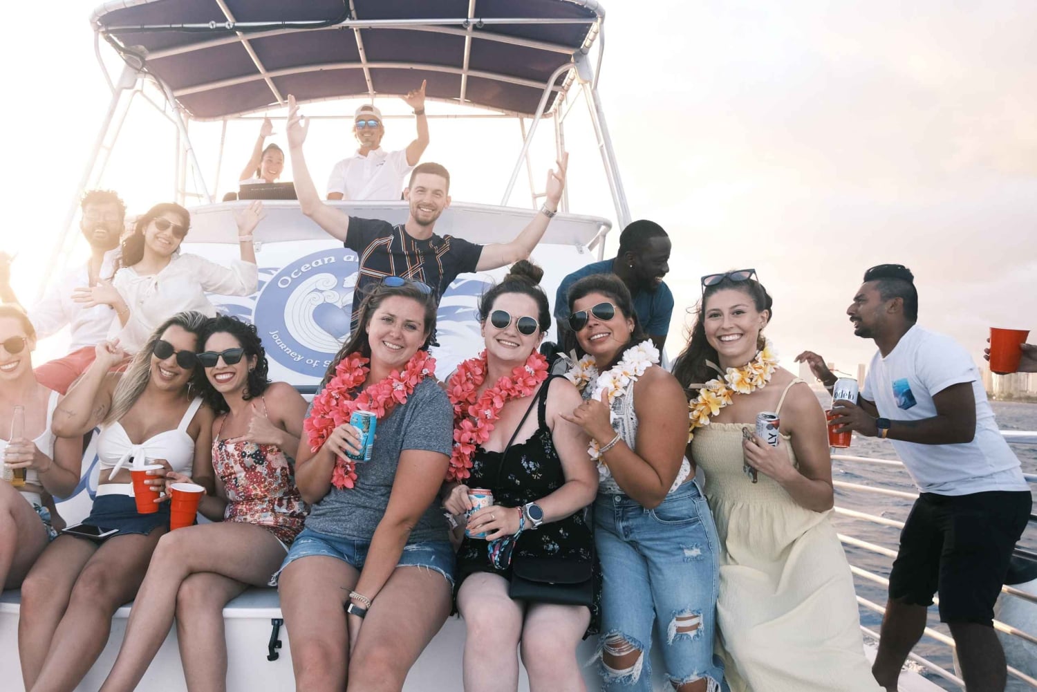 Oahu: Premium Waikiki Sunset Party Cruise med Live DJ