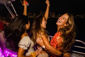 Oahu: Premium Waikiki Sunset Party Cruise Live DJ:llä.
