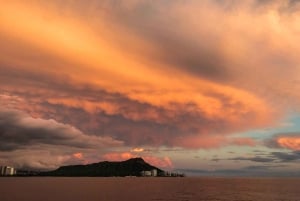 Oahu: Premium Waikiki Sunset Party Cruise med Live DJ