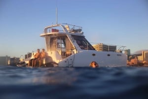 Oahu: Prywatny rejs katamaranem o zachodzie słońca i opcjonalny snorkeling