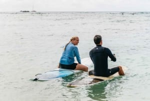Oahu: Cabalga las olas de la playa de Waikiki con una clase de surf