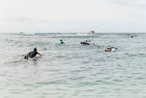 Oahu: Cabalga las olas de la playa de Waikiki con una clase de surf