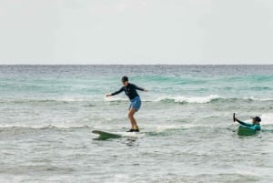 Oahu: Cavalca le onde della spiaggia di Waikiki con una lezione di surf