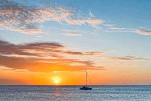 Oahu: Sunset sailing in small intimate groups