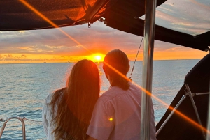 Oahu: Solnedgangssejlads i små intime grupper