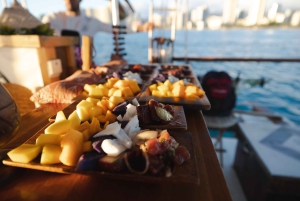 Oahu: Tradycyjny rejs kajakiem o zachodzie słońca z kolacją