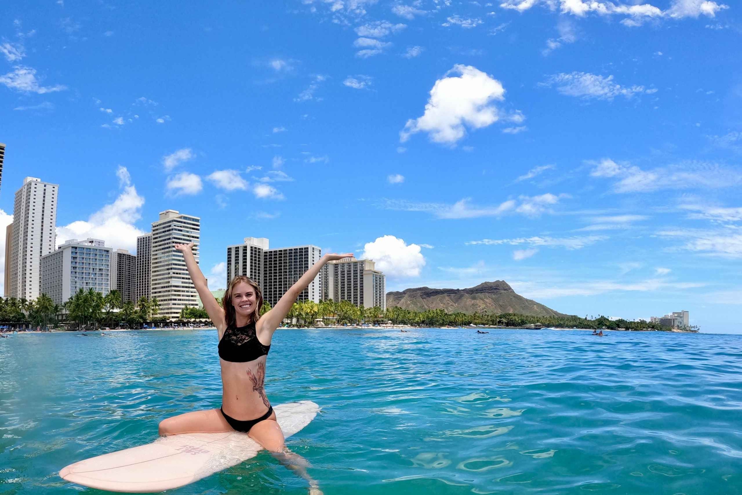 Oahu: Waikiki Anfänger-Privatsurfkurs - weiblicher Guide