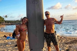 Oahu: Waikiki Beginner Private Surf Lesson- Female Guide