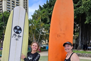 Oahu: Waikiki Anfänger-Privatsurfkurs - weiblicher Guide
