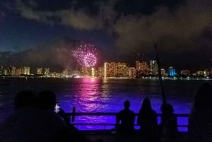 Oahu : Croisière pyrotechnique du vendredi soir à Waikiki (BYOB)