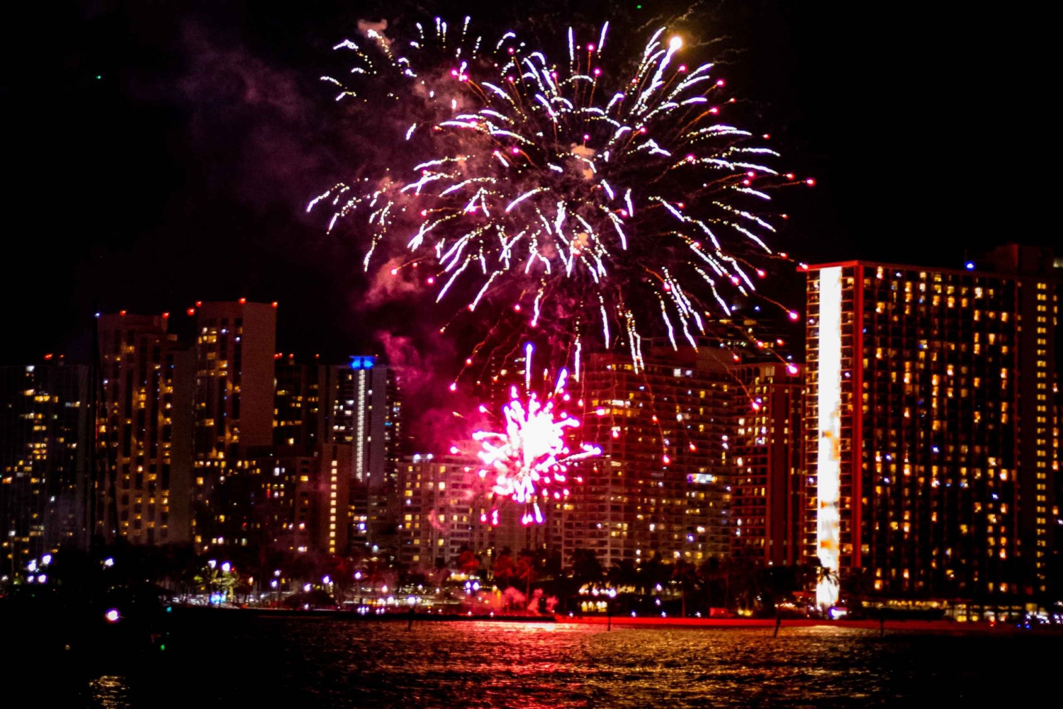 Honolulu: Freitagabend Feuerwerkskreuzfahrt mit Musik