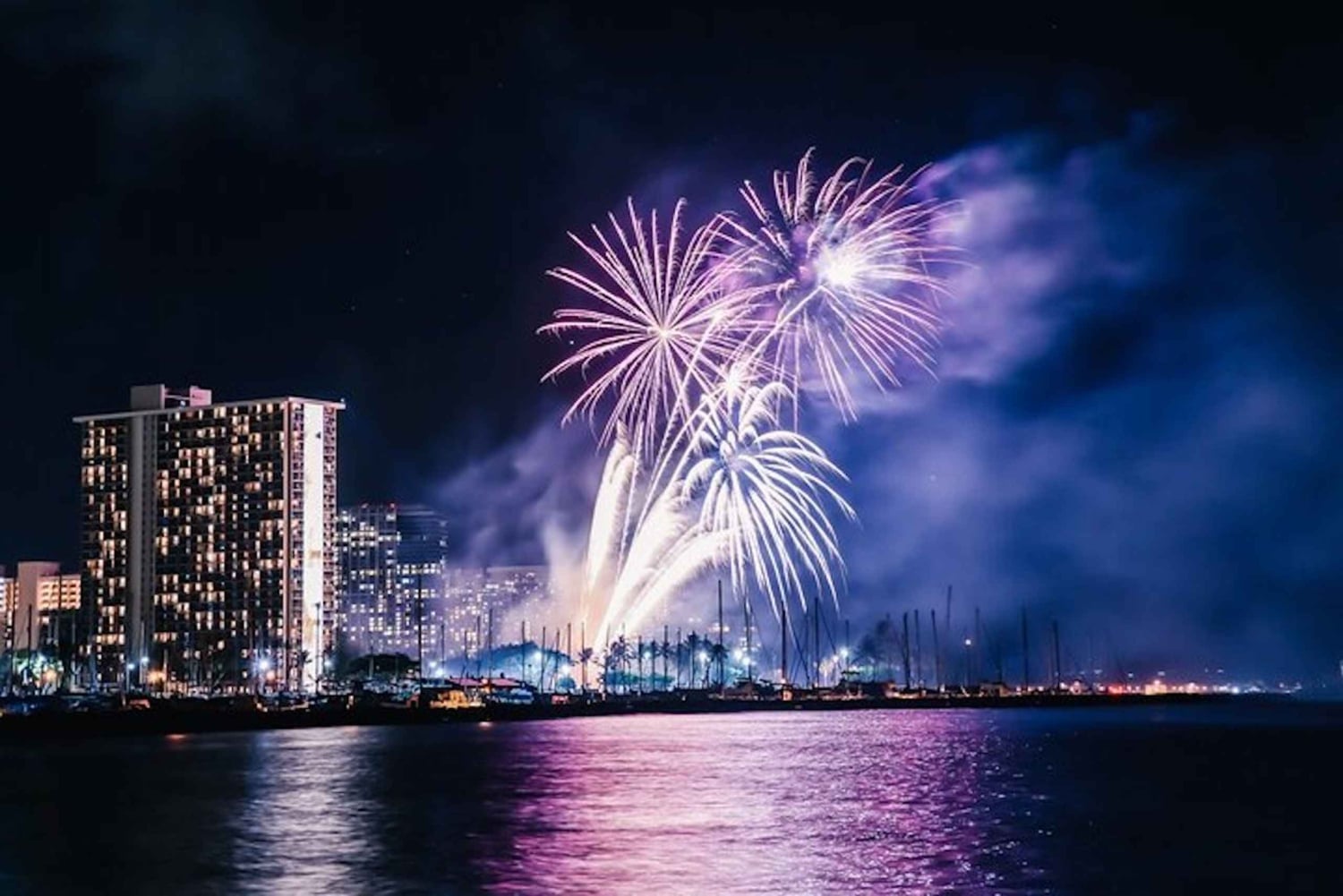 Oahu: Waikiki Friday Night Fireworks Catamaran (Wahine Koa)