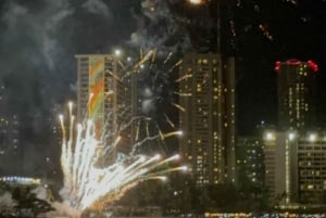 Oahu: Waikiki fredag aften fyrværkeri krydstogt