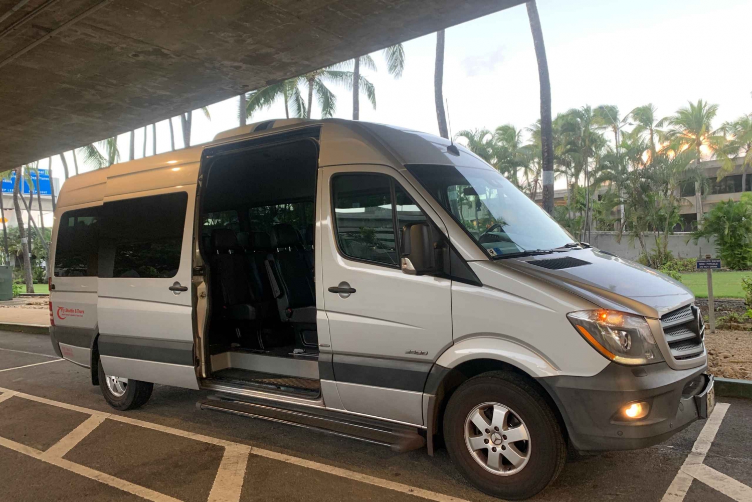 Oahu: Waikiki Shared Airport Shuttle