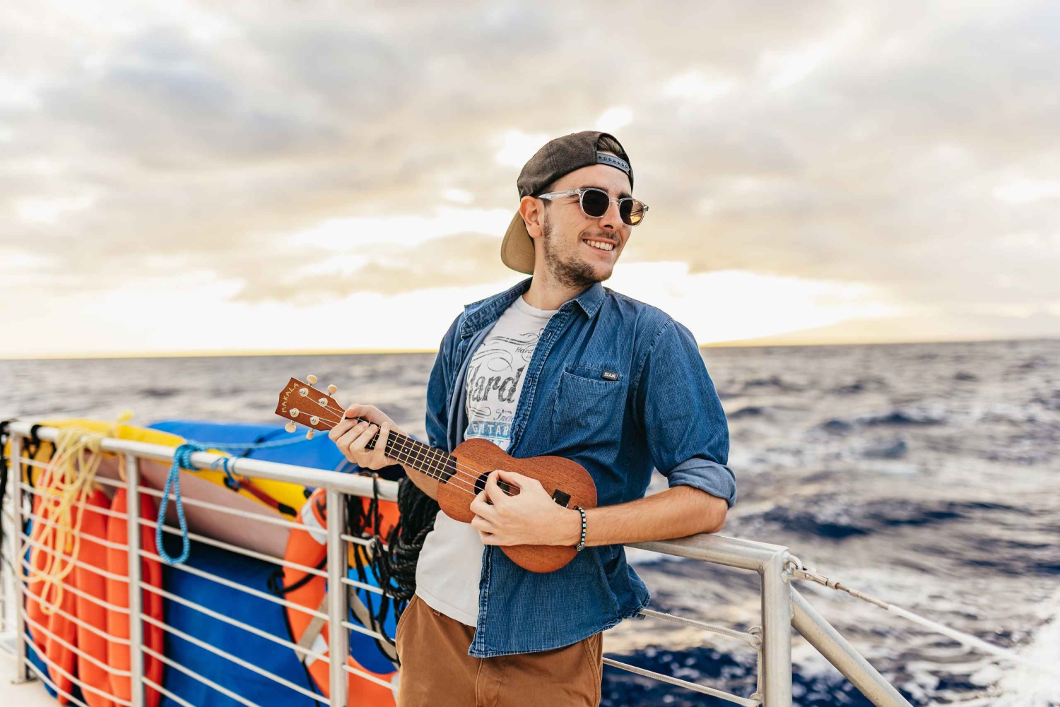 オアフ島：ワイキキ・サンセット・カタマラン・カクテル・クルーズ